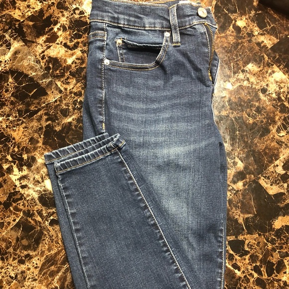 Denim - ✨4 for $20✨ Size 4 skinny jeans